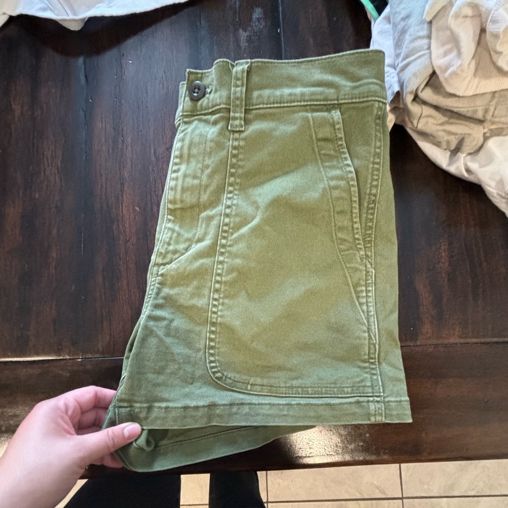 Madewell green shorts with front pockets